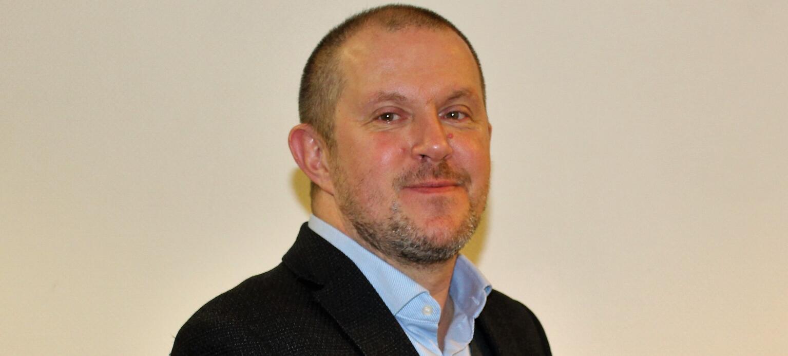 Hier steht ein Bild von Herrn Müller